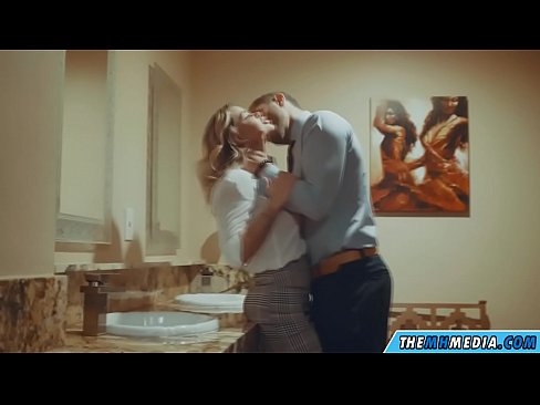 ❤️ Büyük memeli bir sarışın seni umumi tuvalette baştan çıkardığında Seks pornoda tr.libporno.ru ❌❤